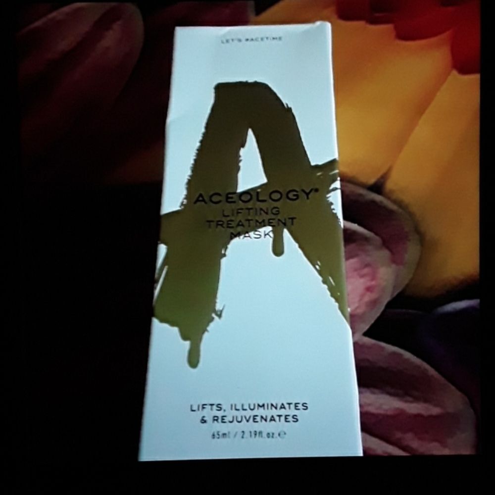 NEW Aceology Lifting Treatment Mask